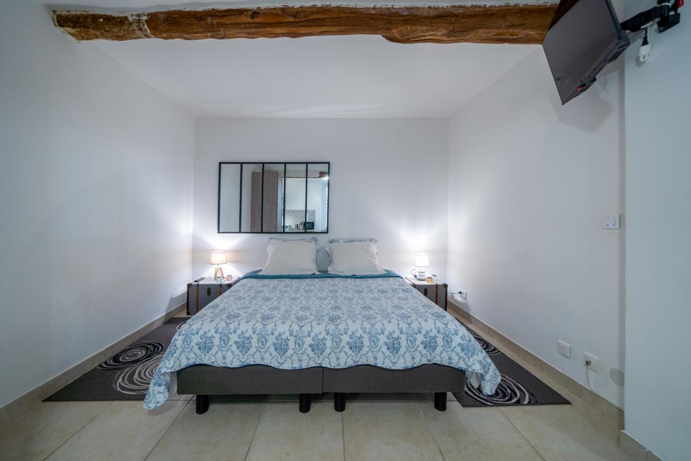 Au Coeur Du Vieux Village Saint-Chamas Zimmer foto